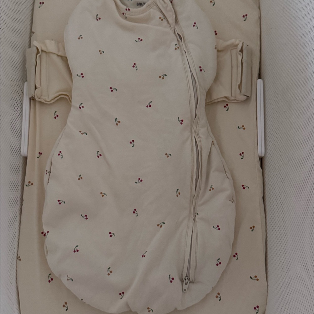 Snoo butter  Cherry-Print Baby Swaddle Sack and matching sheet